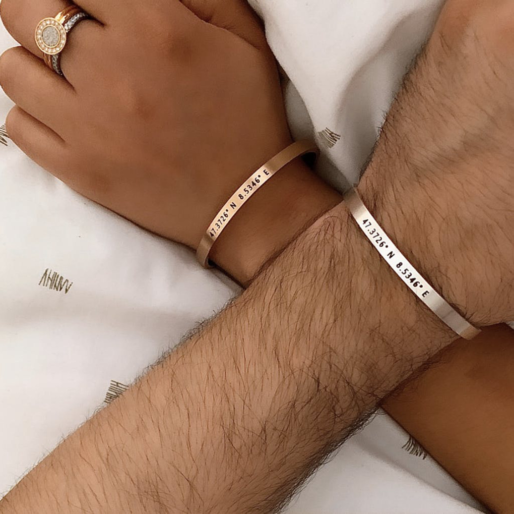 Custom Phrase Cuff Bracelets f - Coordinates Bracelet recension och pris