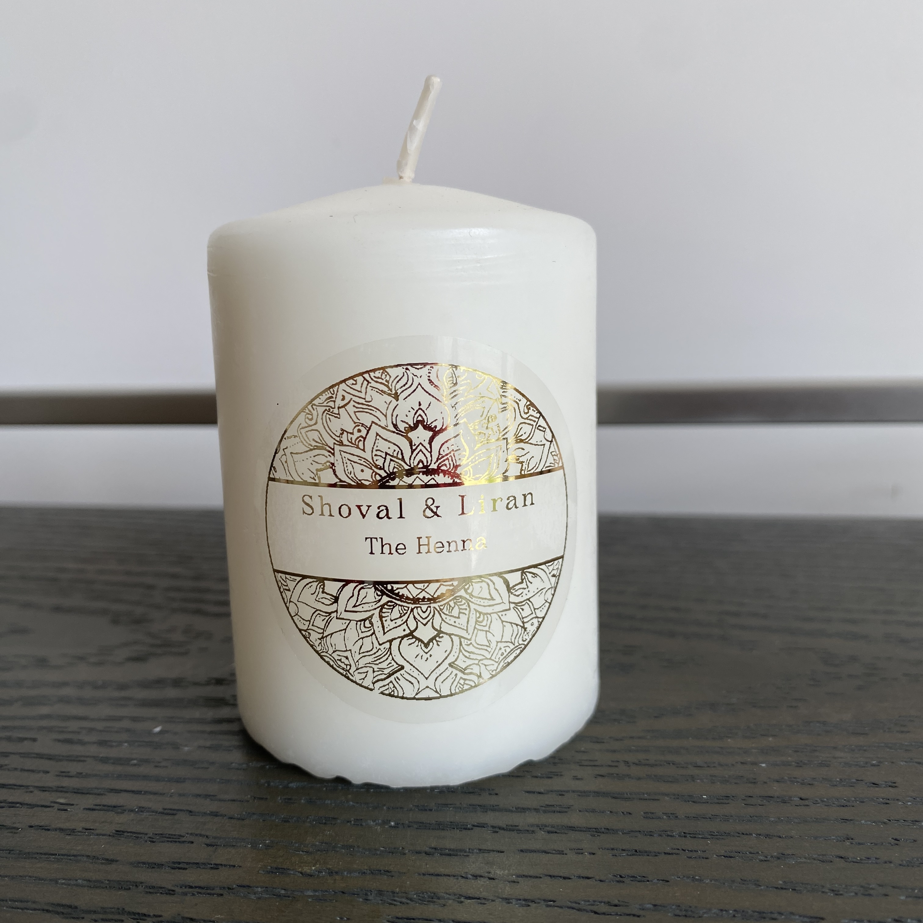 Custom henna day candle sticke - Personalised Candle Label recension och pris