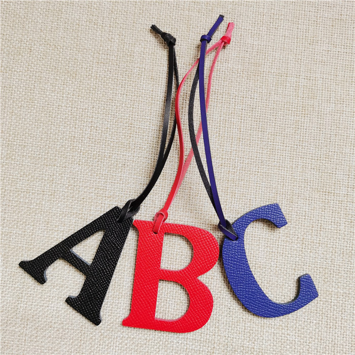 English Letter A B C D E F G A - Monogram Keychain Leather recension och pris