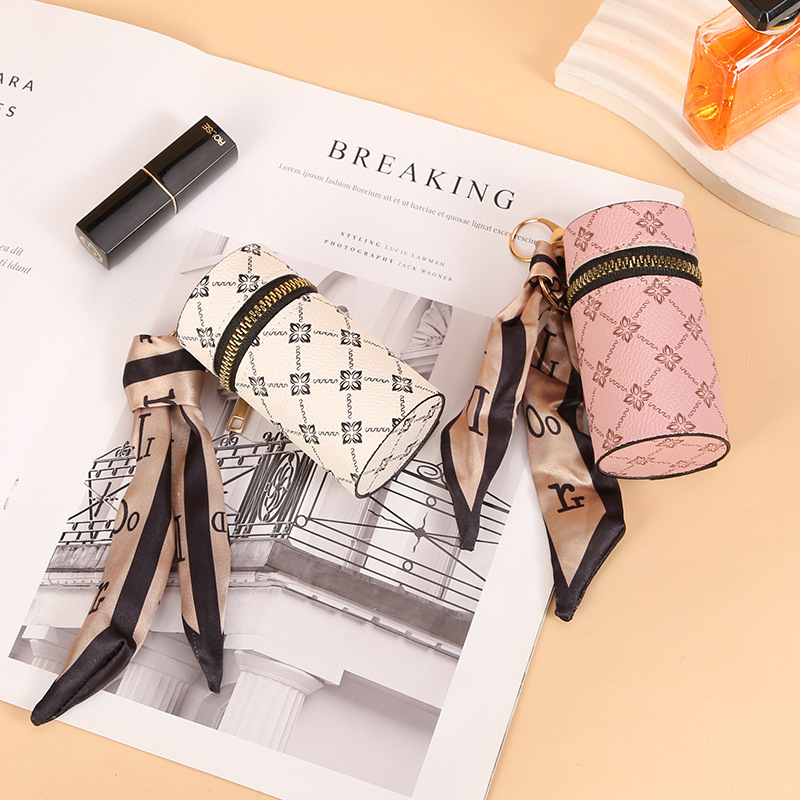 Scarf Pattern Lipstick Keychai - Monogram Keychain Leather recension och pris