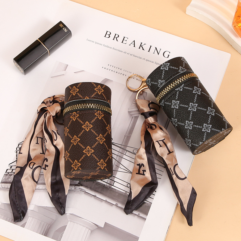 Scarf Pattern Lipstick Keychai - Monogram Keychain Leather recension och pris