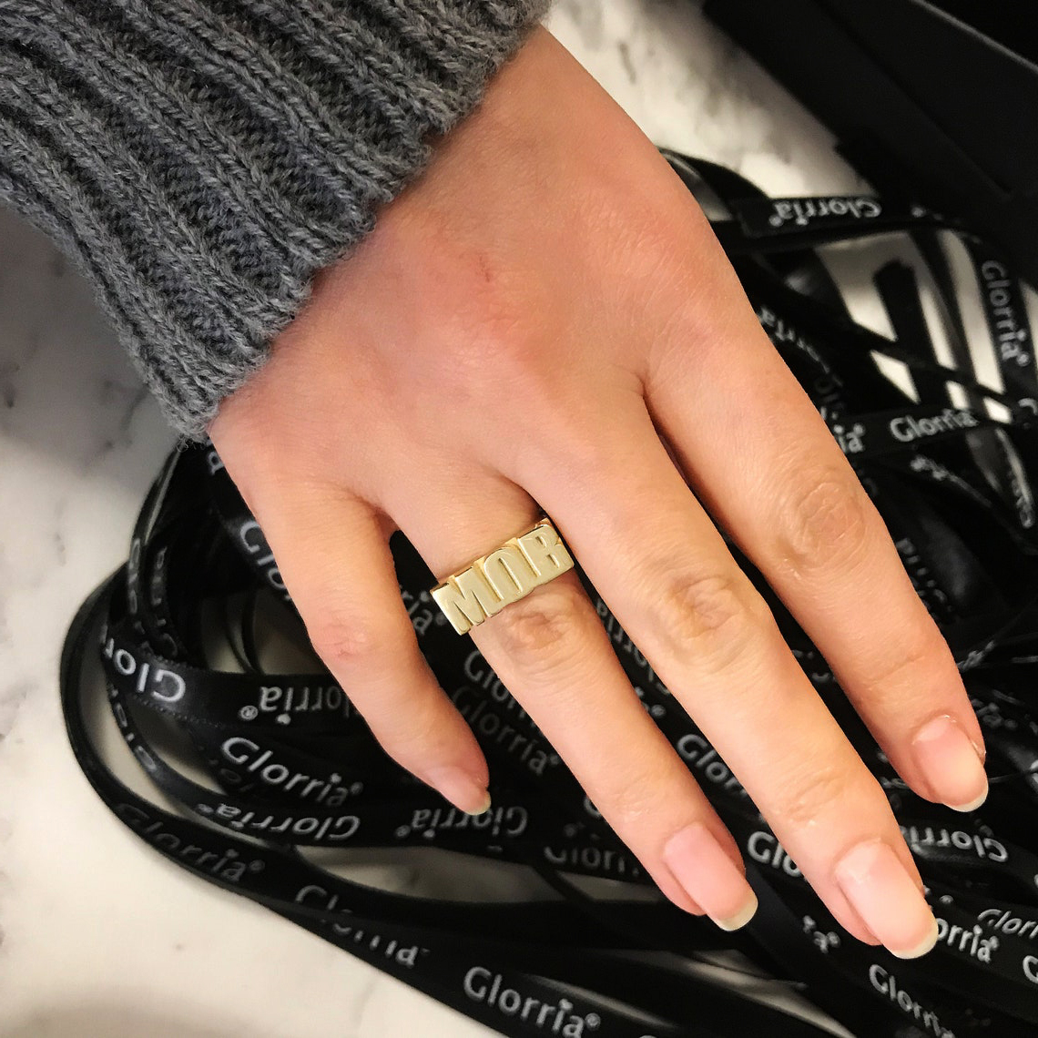 Custom Gold Gothic Rings for M - Initial Ring Custom recension och pris