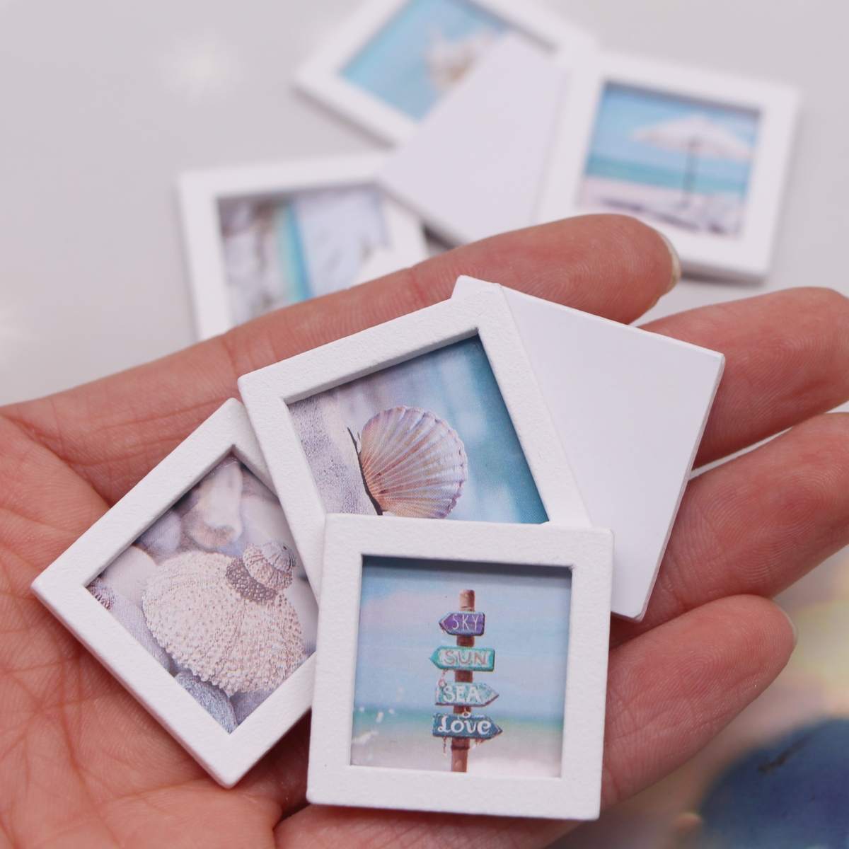 Dollhouse Miniature Wooden Oce - Engraved Wood Frame recension och pris