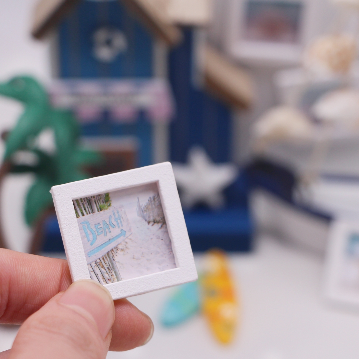 Dollhouse Miniature Wooden Oce - Engraved Wood Frame recension och pris